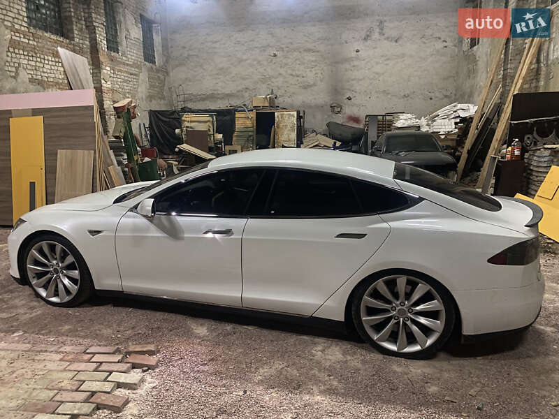 Ліфтбек Tesla Model S 2012 в Овручі