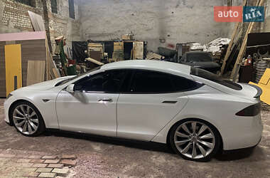 Лифтбек Tesla Model S 2012 в 