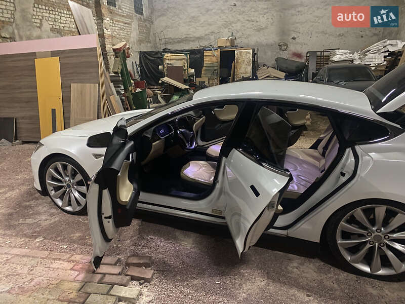 Ліфтбек Tesla Model S 2012 в Овручі