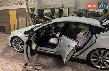 Лифтбек Tesla Model S 2012 в 