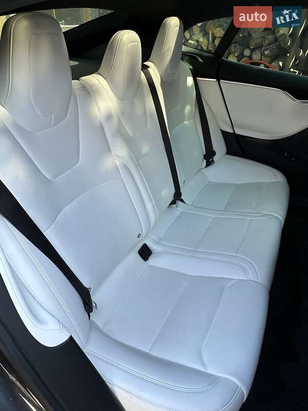 Лифтбек Tesla Model S 2017 в Киеве фото 2 Лифтбек Tesla Model S 2017 в Киеве