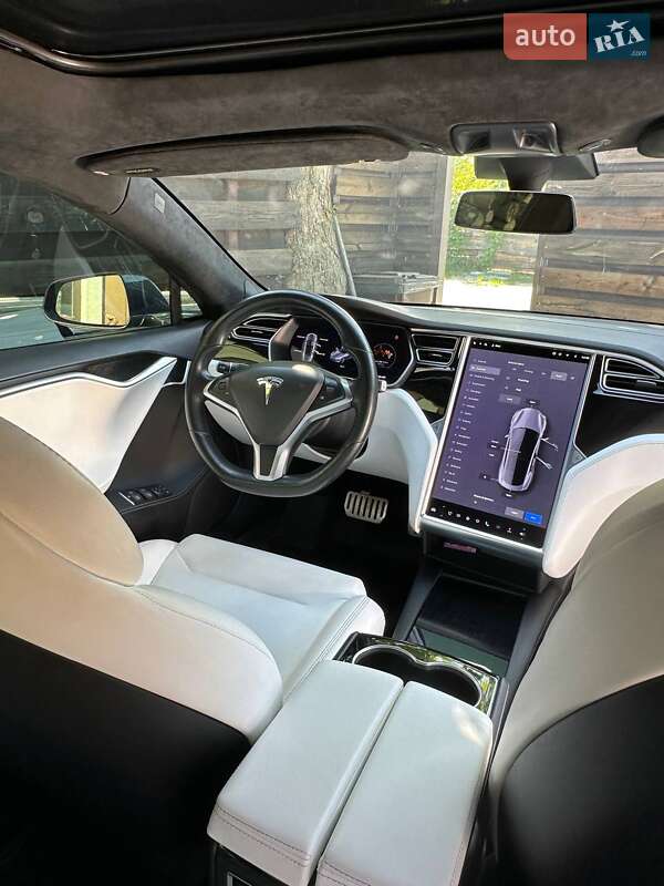 Лифтбек Tesla Model S 2017 в Киеве фото 5 Лифтбек Tesla Model S 2017 в Киеве