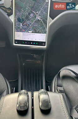 Лифтбек Tesla Model S 2015 в 