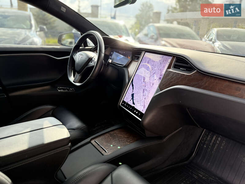 Лифтбек Tesla Model S 2019 в Виннице