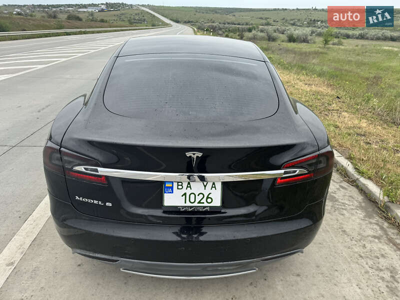 Ліфтбек Tesla Model S 2014 в Миколаєві
