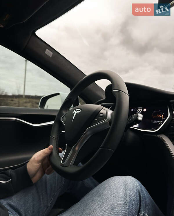 Лифтбек Tesla Model S 2016 в Хмельницком