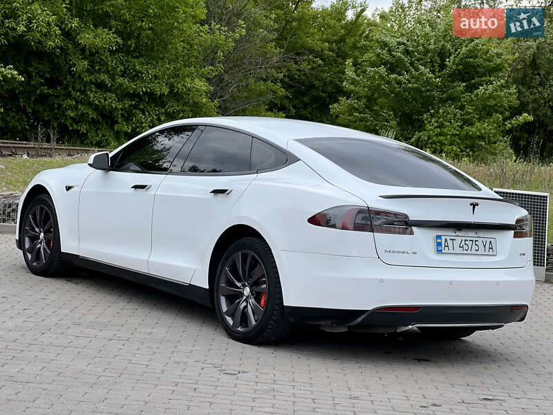 Лифтбек Tesla Model S 2014 в Ивано-Франковске