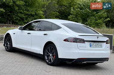 Лифтбек Tesla Model S 2014 в 