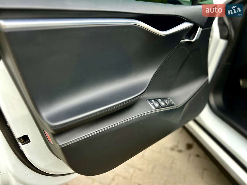 Лифтбек Tesla Model S 2014 в Ивано-Франковске