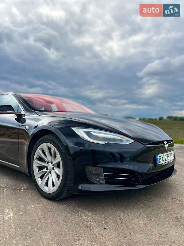Ліфтбек Tesla Model S 2017 в Рівному