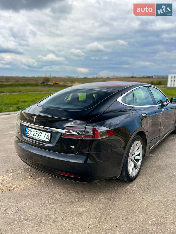 Лифтбек Tesla Model S 2017 в Ровно