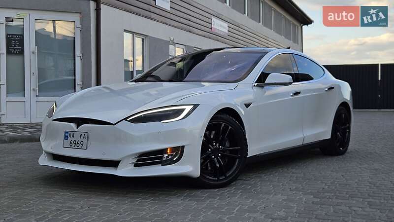 Tesla Model S 2014