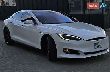 Лифтбек Tesla Model S 2014 в 
