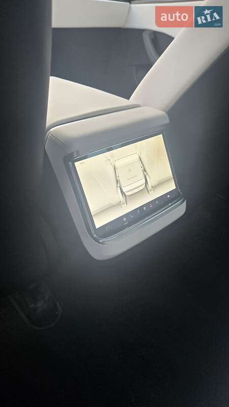 Лифтбек Tesla Model S 2023 в Киеве