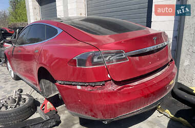 Лифтбек Tesla Model S 2013 в 