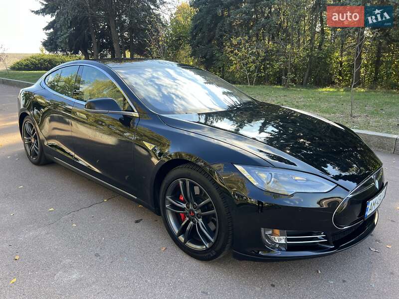 Лифтбек Tesla Model S 2015 в Житомире фото 2 Лифтбек Tesla Model S 2015 в Житомире
