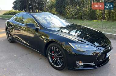 Лифтбек Tesla Model S 2015 в 