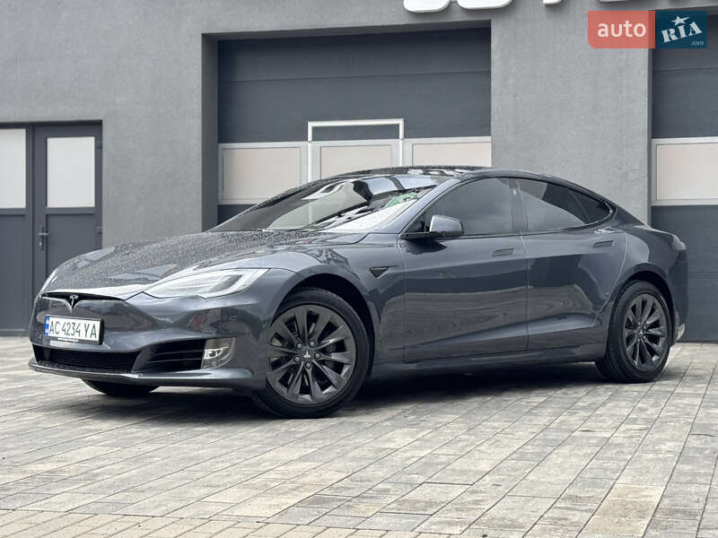 Лифтбек Tesla Model S 2017 в Луцке