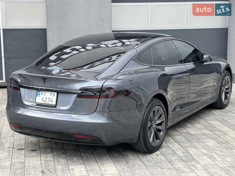 Лифтбек Tesla Model S 2017 в Луцке