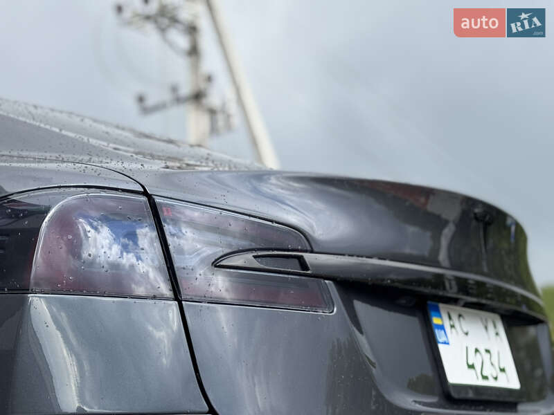 Лифтбек Tesla Model S 2017 в Луцке