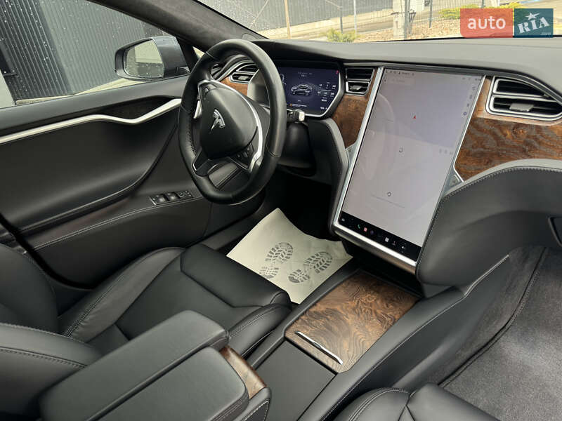 Лифтбек Tesla Model S 2017 в Луцке