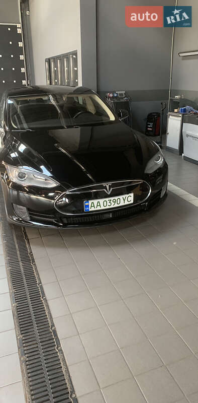 Лифтбек Tesla Model S 2014 в Киеве