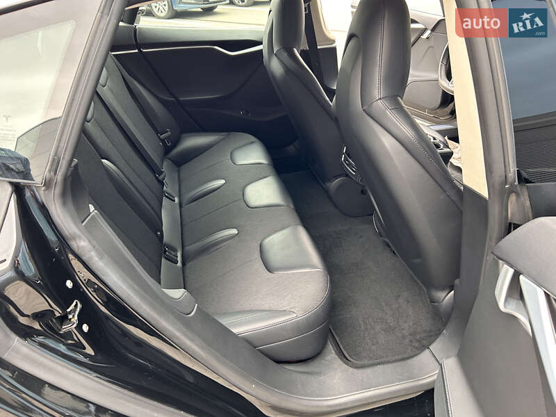 Лифтбек Tesla Model S 2014 в Киеве