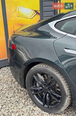 Лифтбек Tesla Model S 2014 в 