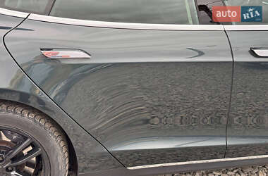 Лифтбек Tesla Model S 2014 в 