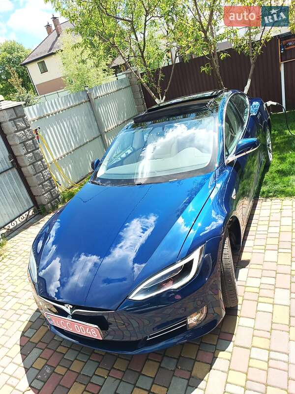 Лифтбек Tesla Model S 2018 в Киеве