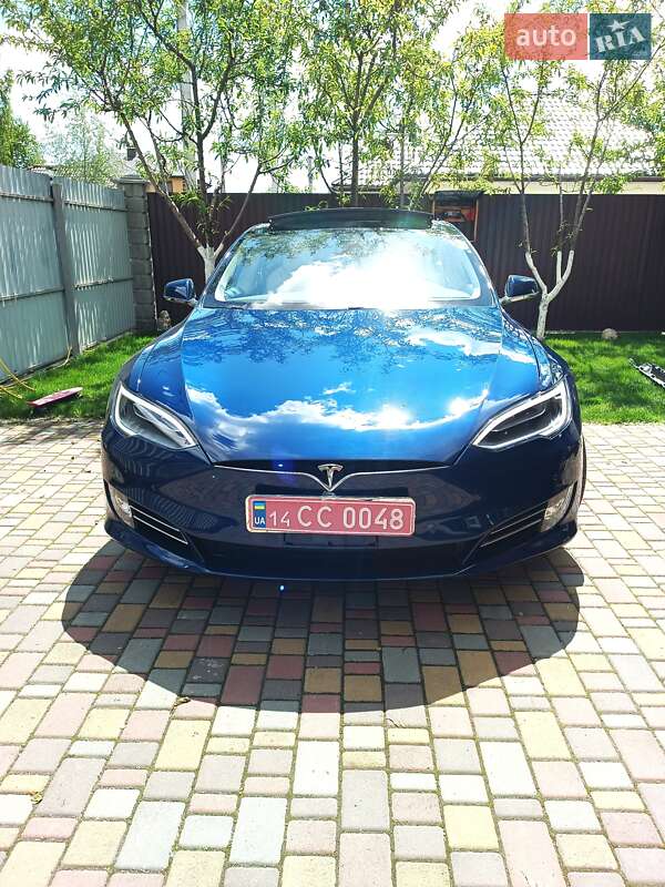 Лифтбек Tesla Model S 2018 в Киеве