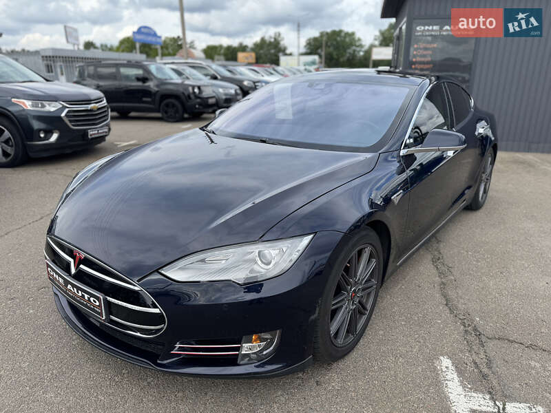 Tesla Model S 2015