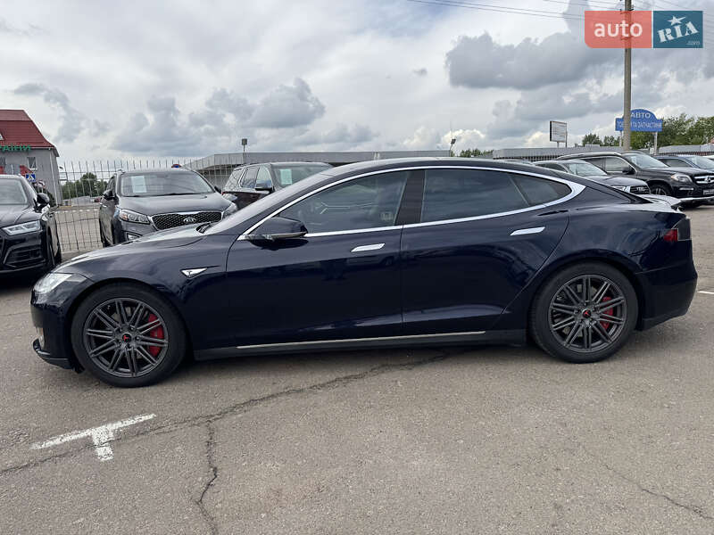 Лифтбек Tesla Model S 2015 в Киеве