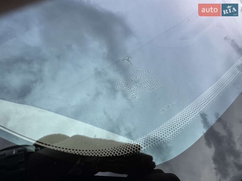 Лифтбек Tesla Model S 2015 в Киеве
