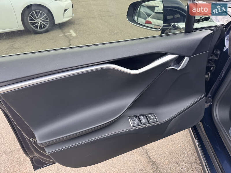 Лифтбек Tesla Model S 2015 в Киеве