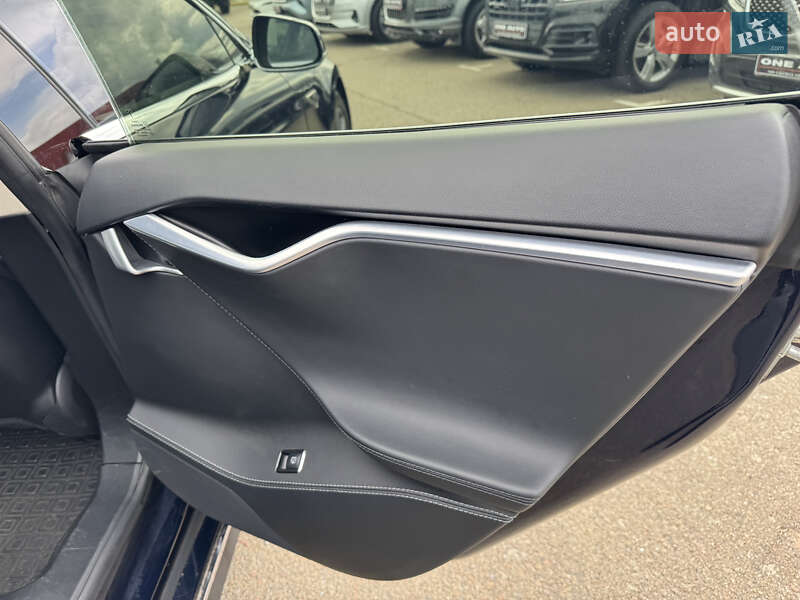 Лифтбек Tesla Model S 2015 в Киеве