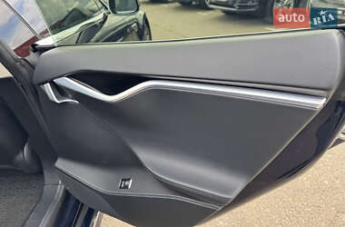 Лифтбек Tesla Model S 2015 в 