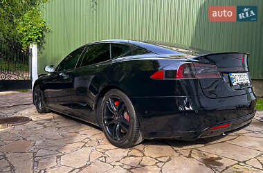 Лифтбек Tesla Model S 2015 в 