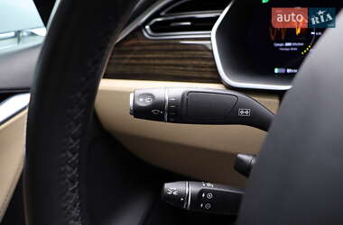 Лифтбек Tesla Model S 2016 в 