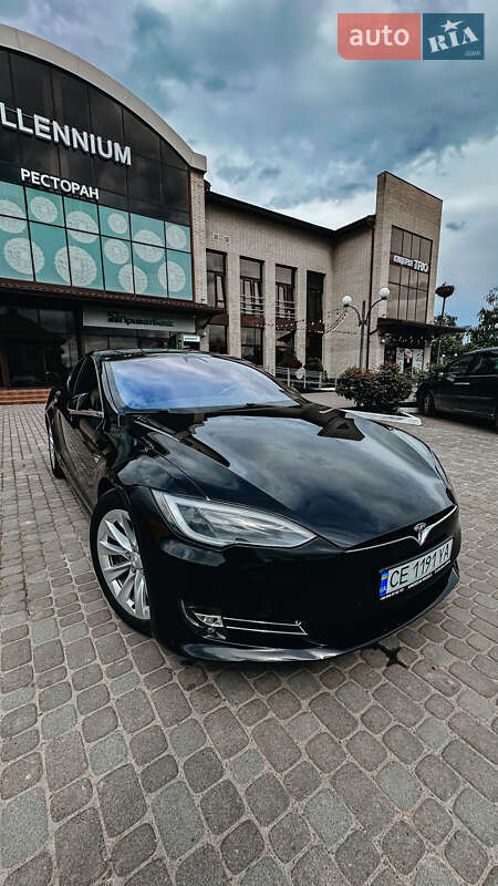 Лифтбек Tesla Model S 2018 в Черновцах