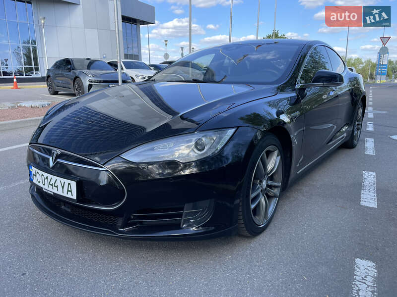 Лифтбек Tesla Model S 2015 в Киеве