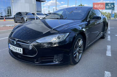 Лифтбек Tesla Model S 2015 в 