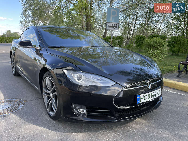 Лифтбек Tesla Model S 2015 в Киеве