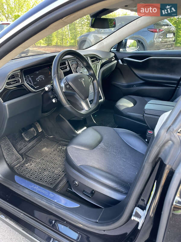 Лифтбек Tesla Model S 2015 в Киеве