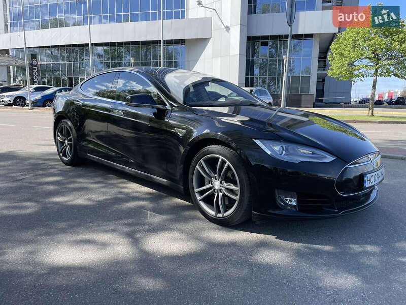 Лифтбек Tesla Model S 2015 в Киеве