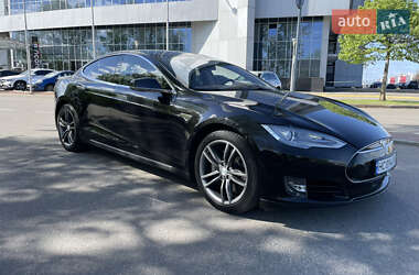 Лифтбек Tesla Model S 2015 в 