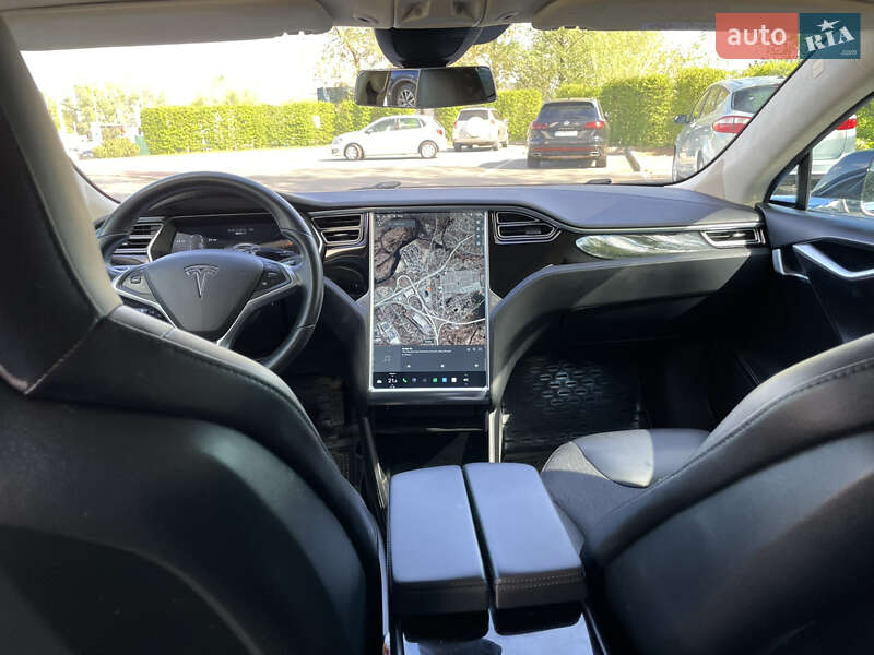 Лифтбек Tesla Model S 2015 в Киеве