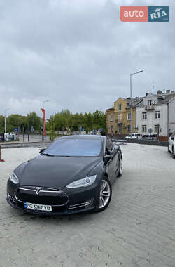 Лифтбек Tesla Model S 2015 в 