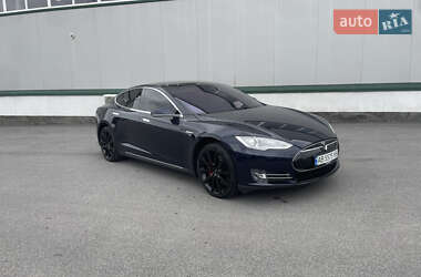 Лифтбек Tesla Model S 2014 в 