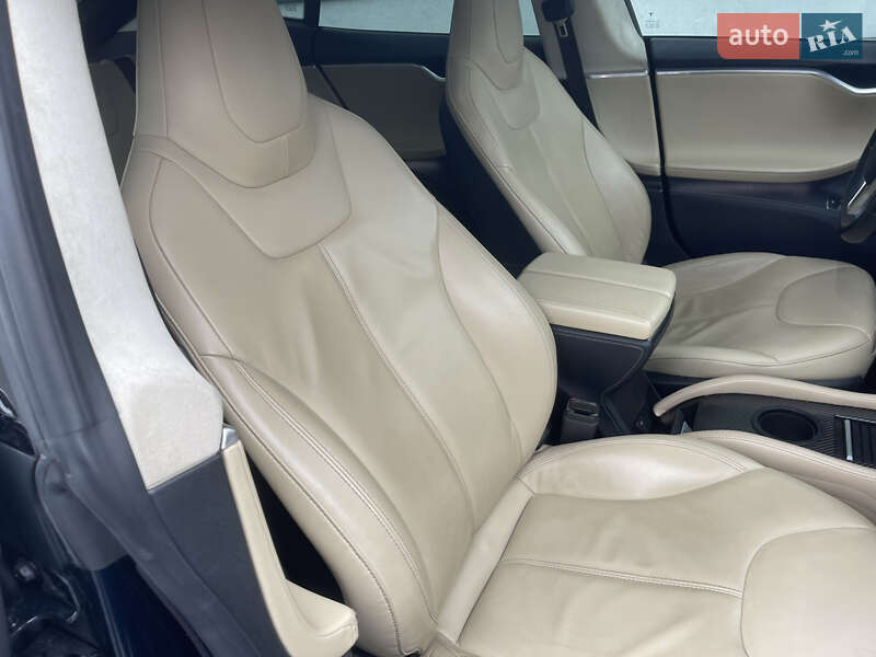 Лифтбек Tesla Model S 2014 в Виннице
